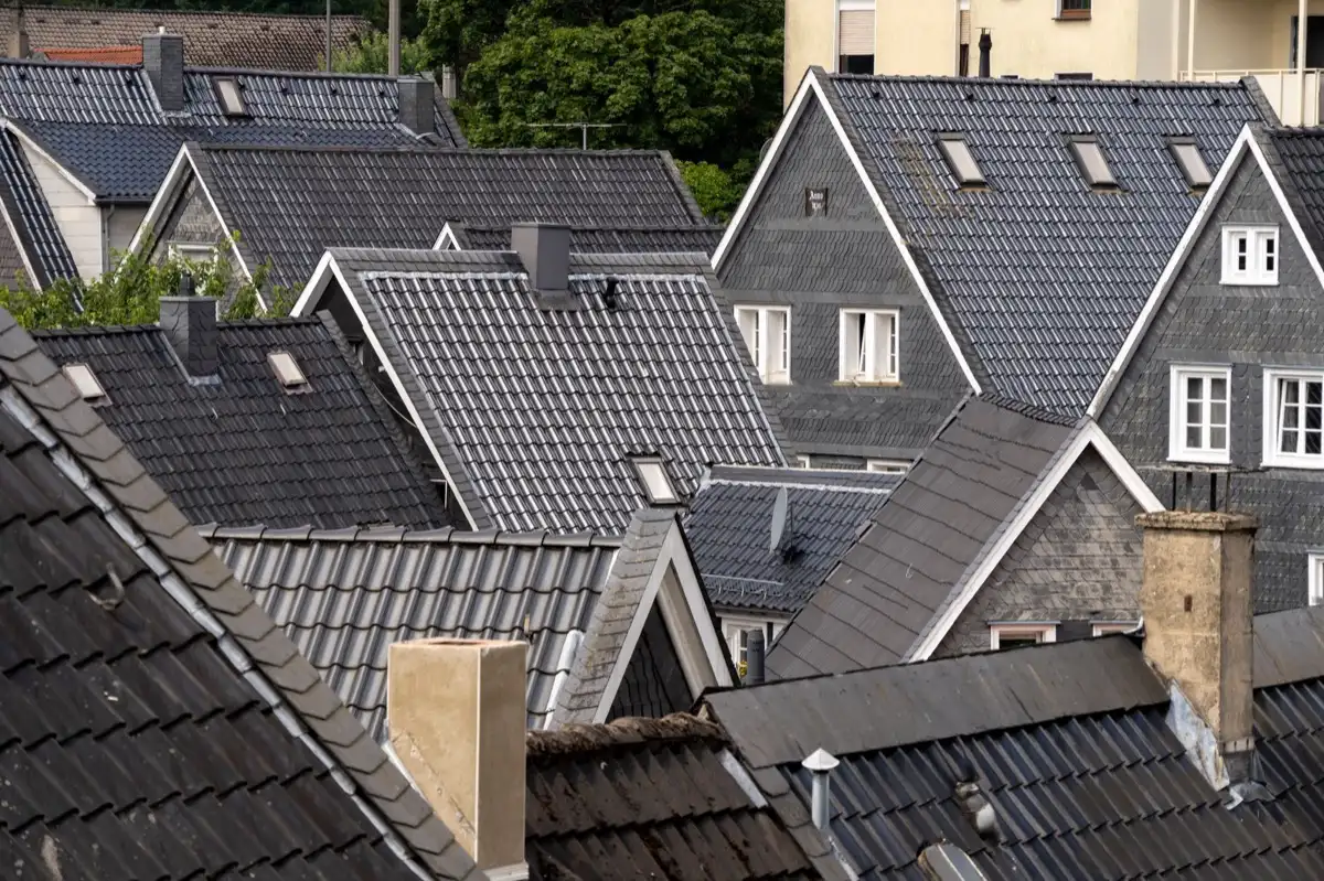 Steep roof eaves and gutter lines on houses in Hamilton, OH
